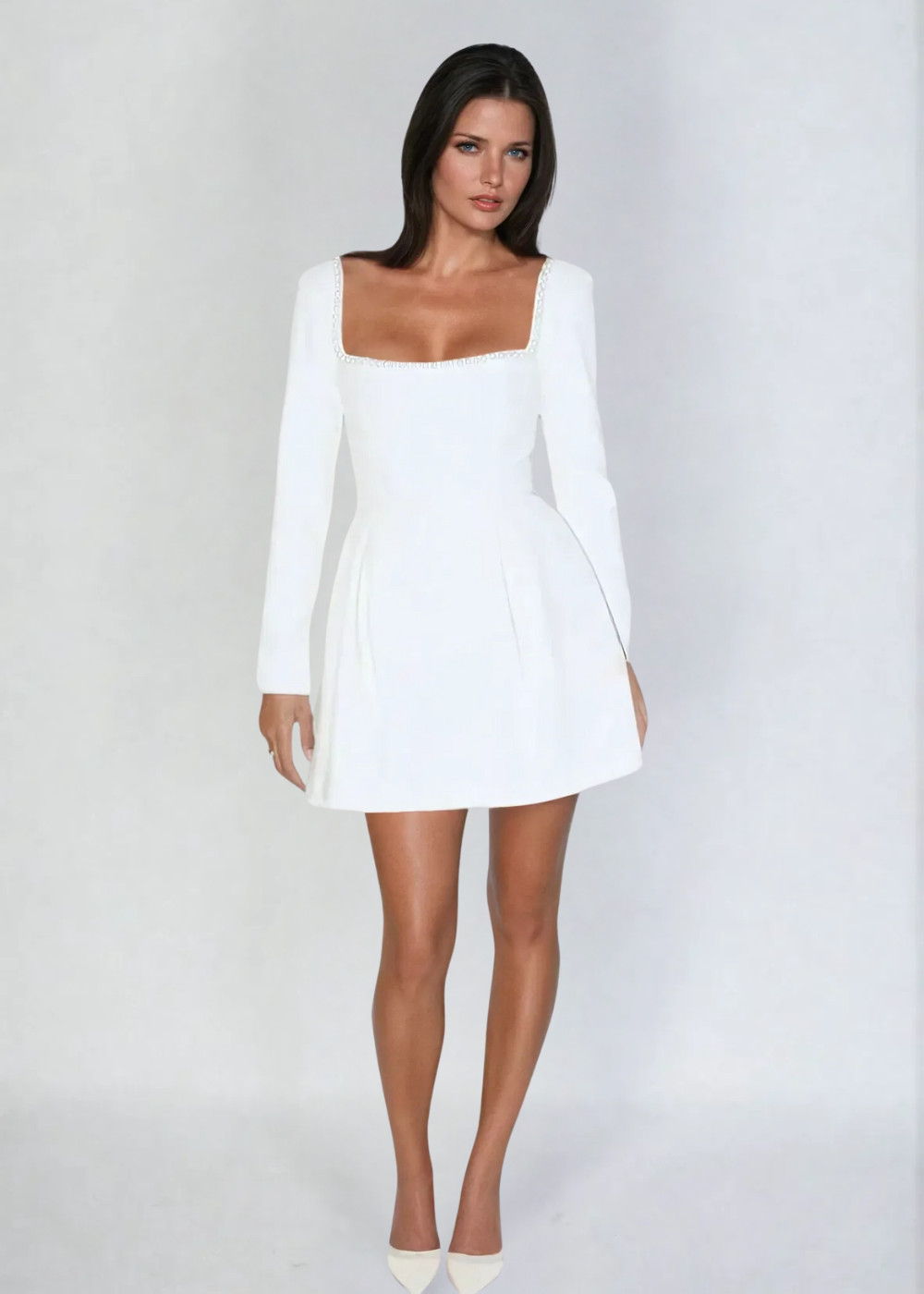 Callie | Vestido Mini con Detalles de Perla